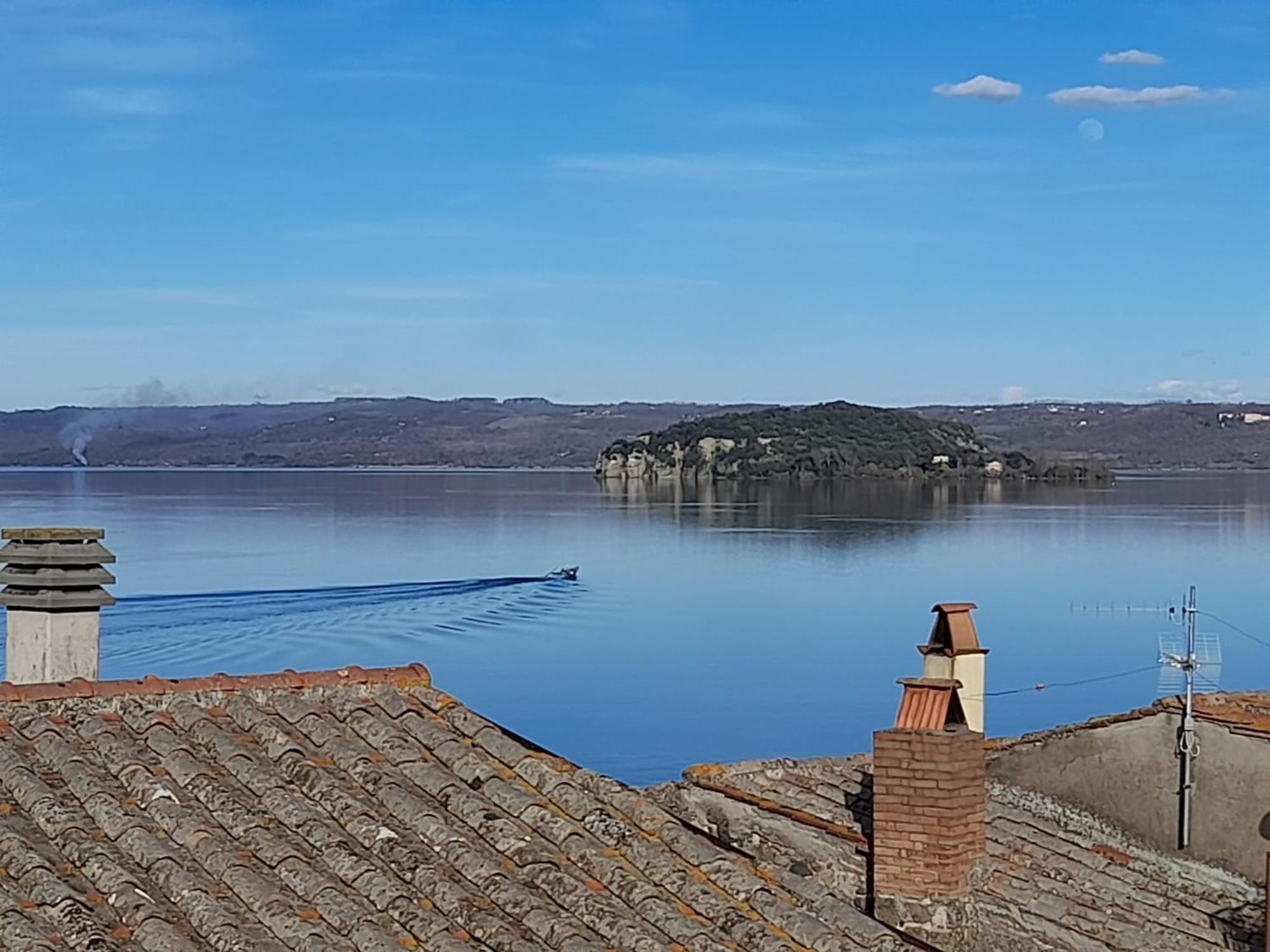 Mansarda Sul Lago A Marta Exteriér fotografie